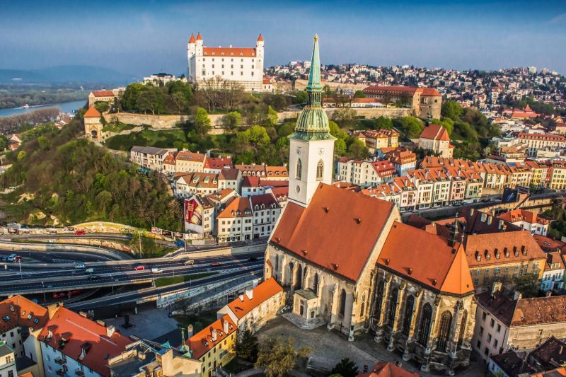 Bratislava Castle durind Devin Castle Grand City Tour