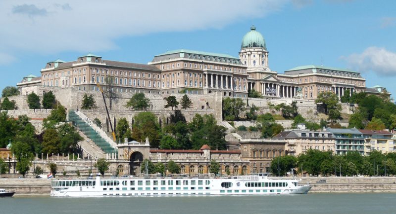 One day trip from Bratislava to Budapest